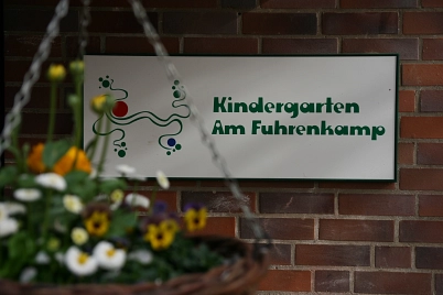 Kindergarten Am Fuhrenkamp Eingangsschild © Samtgemeinde Salzhausen